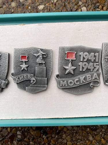 Tankograd Commemoration Badges