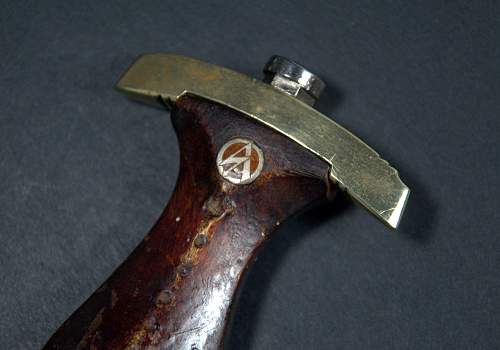 S.A. dagger with gold crossguards?