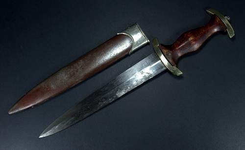 S.A. dagger with gold crossguards?