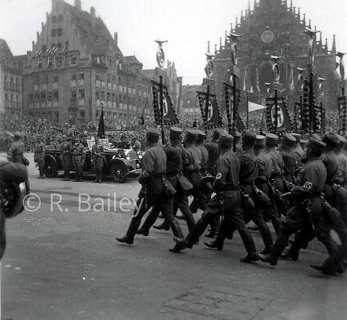 3 piece hanger in use on parade