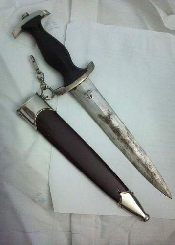 is this a real dagger what is it ?