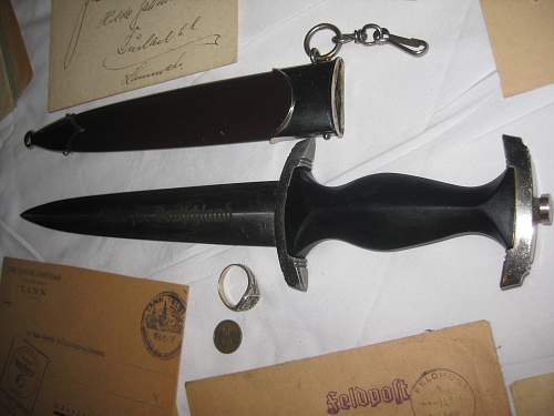 is this a real dagger what is it ?