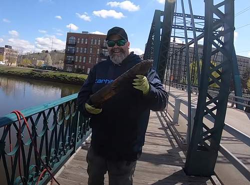 Magnet fishing