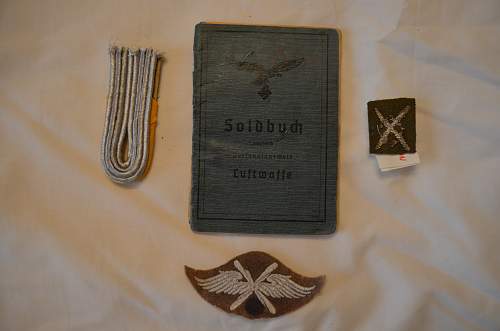 Luftwaffe Soldbuch Help with Name