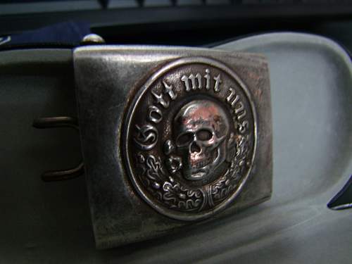 Totenkopf buckle: real or fake?