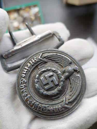 SS officer buckle, original or not?