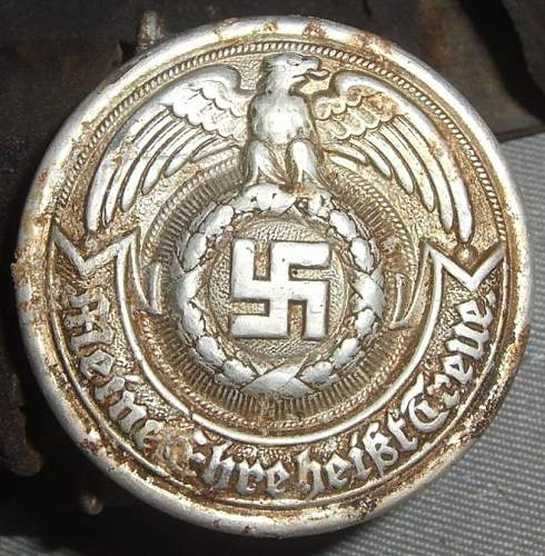 SS officer belt buckle authentic?