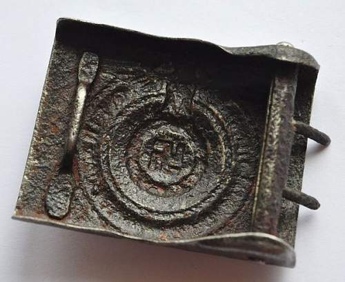 Three SS belt buckles to identify: original or not ?