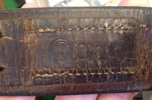 Fake SS leather markings ( belt &amp; cross straps D rings etc)