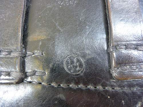 Fake SS leather markings ( belt &amp; cross straps D rings etc)