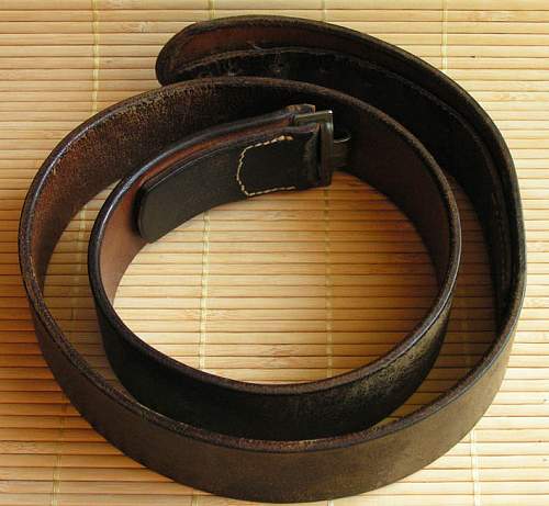 Fake SS leather markings ( belt &amp; cross straps D rings etc)