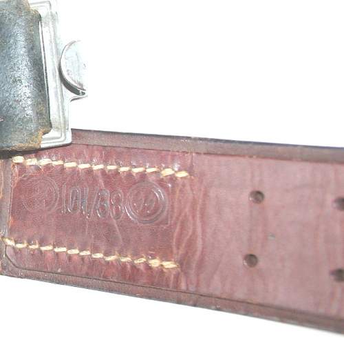 Fake SS leather markings ( belt &amp; cross straps D rings etc)