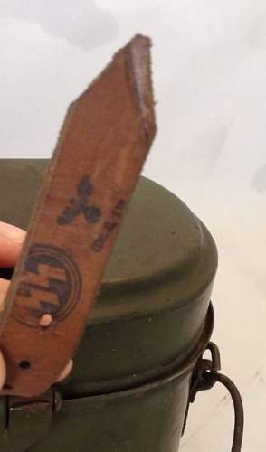 Fake SS leather markings ( belt &amp; cross straps D rings etc)