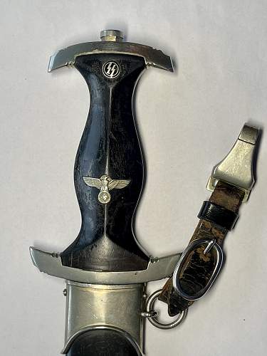 Determining the authenticity of a SS dagger