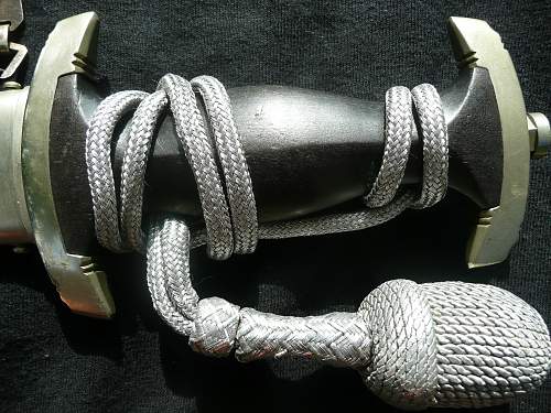 How to tie a proper portepee knot on a Chained SS Dagger