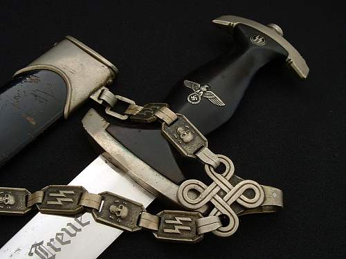 The Earliest SS Chain Daggers