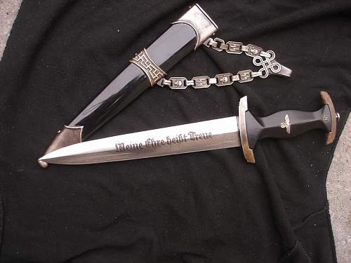 SS dagger with chain ask for an opinion