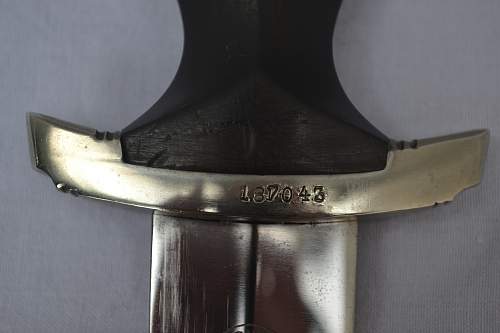 Carl Eickhorn SS dagger (serialnumber) with vertical hanger