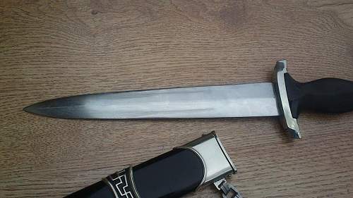 Chained SS dagger