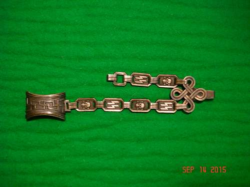 help identifying this dagger chain