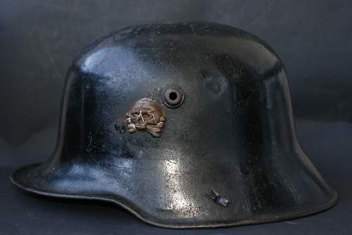 The elusive totenkopf helmet decal...any photos or surviving helmet?