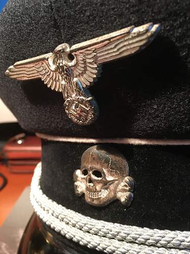 Is this a original SS metal cap insignia eagle and skull ?