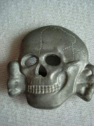 Skull probably fake? SS 475/43 marked
