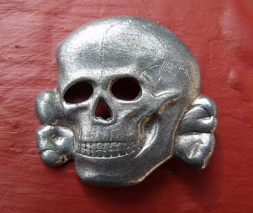 Controversial SS cap skull: 3 edge prong design