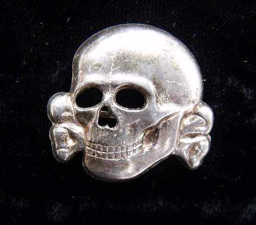 Unmarked deschler type skull.