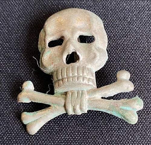 Brunswick - Huzaren traditional- Cap-badge totenkopf REAL or FAKE?