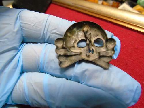 Skull-brooch.