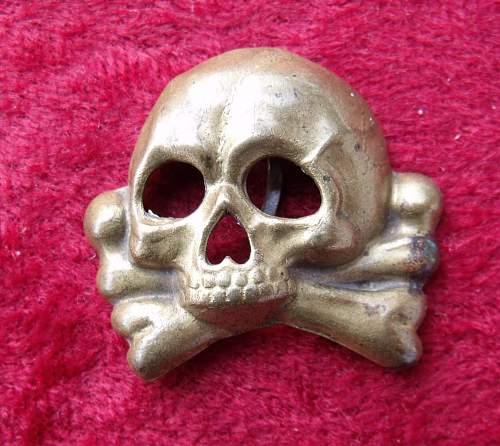 Skull-brooch.