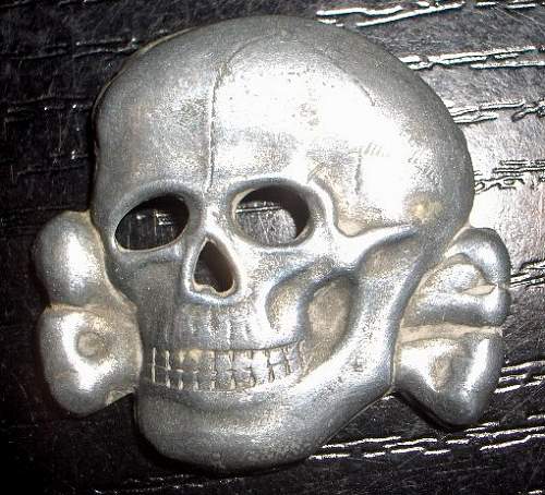 Controversial SS cap skull: 3 edge prong design