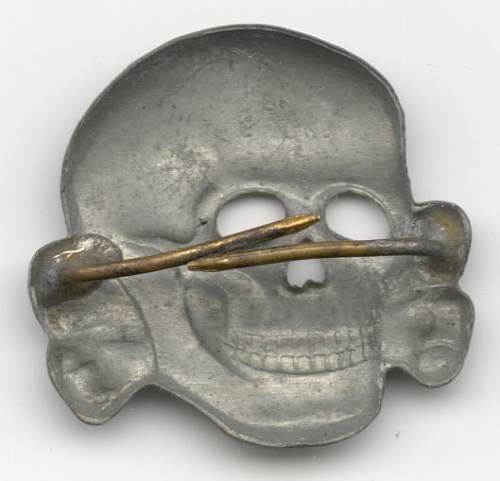 Controversial SS cap skull: 3 edge prong design