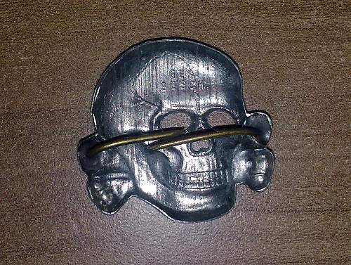 Controversial SS cap skull: 3 edge prong design