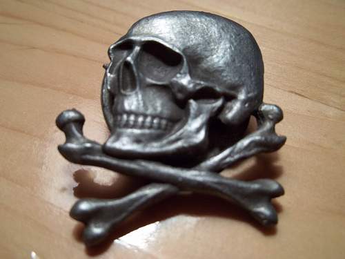 Totenkopf with screw back fitting: real or fake?