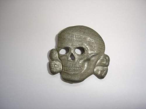 Ebay Assmann skull: 3 edge prong design?