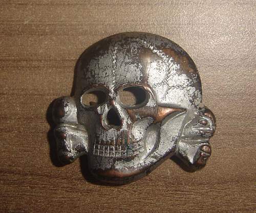 SS cap eagle and 2 skulls original?