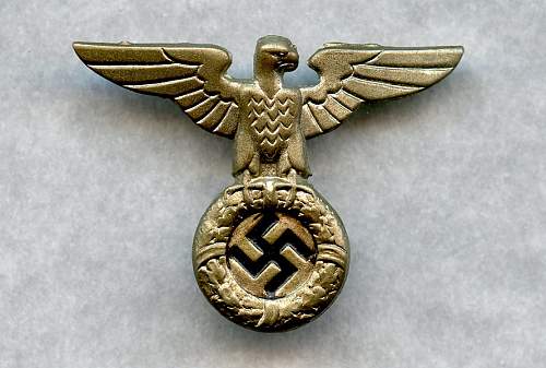 1927 Hakenkreuzkokarde, eagle badge variations.