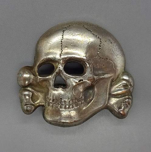 Replica totenkopf?