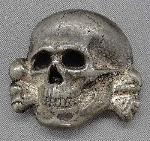 Replica totenkopf?