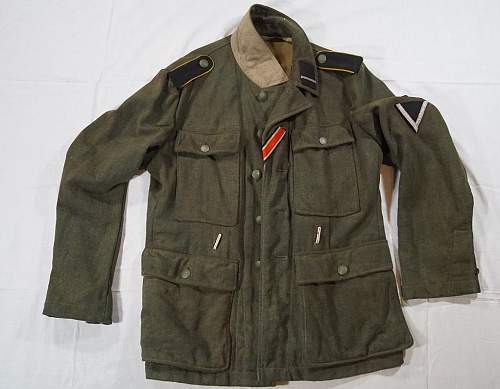 WWII Waffen-SS Elite M40 Götz von Berlichingen &amp; M43 Signal Corps Tunics complete with Insignia (Authentic or Fake?) Help?