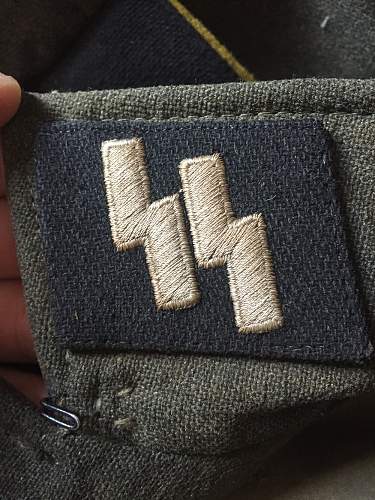 WWII Waffen-SS Elite M40 Götz von Berlichingen &amp; M43 Signal Corps Tunics complete with Insignia (Authentic or Fake?) Help?