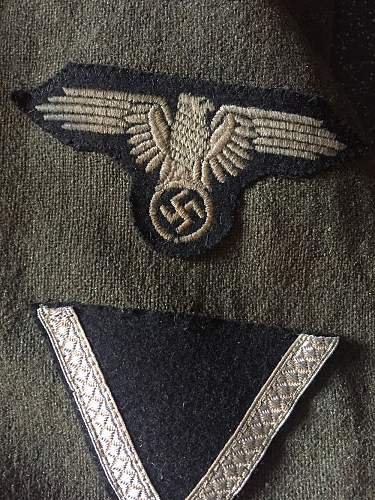 WWII Waffen-SS Elite M40 Götz von Berlichingen &amp; M43 Signal Corps Tunics complete with Insignia (Authentic or Fake?) Help?