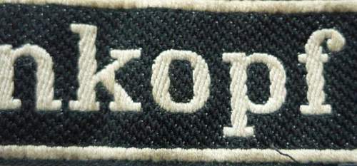 Toten kpf arm band