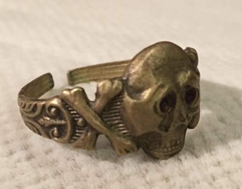 skull ring