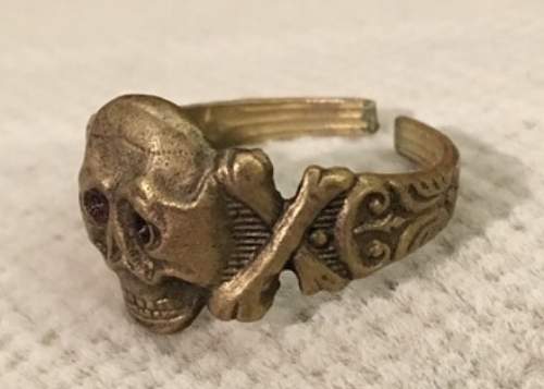 skull ring