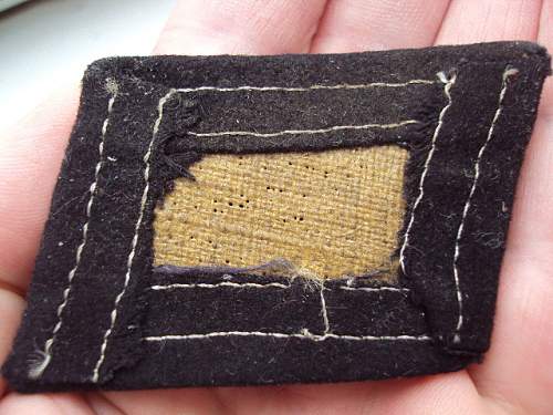 Collar tab stitching: one line of thread or two?