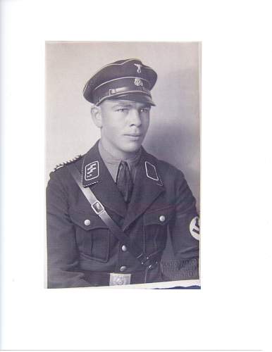 Allgemeine SS wearing SS Kraetzchen photograph