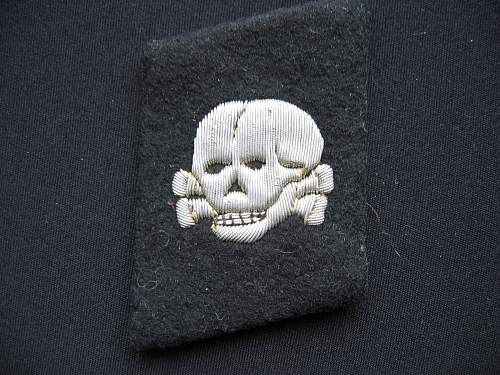 Aluminum embroidered vertical skull  ss collartab